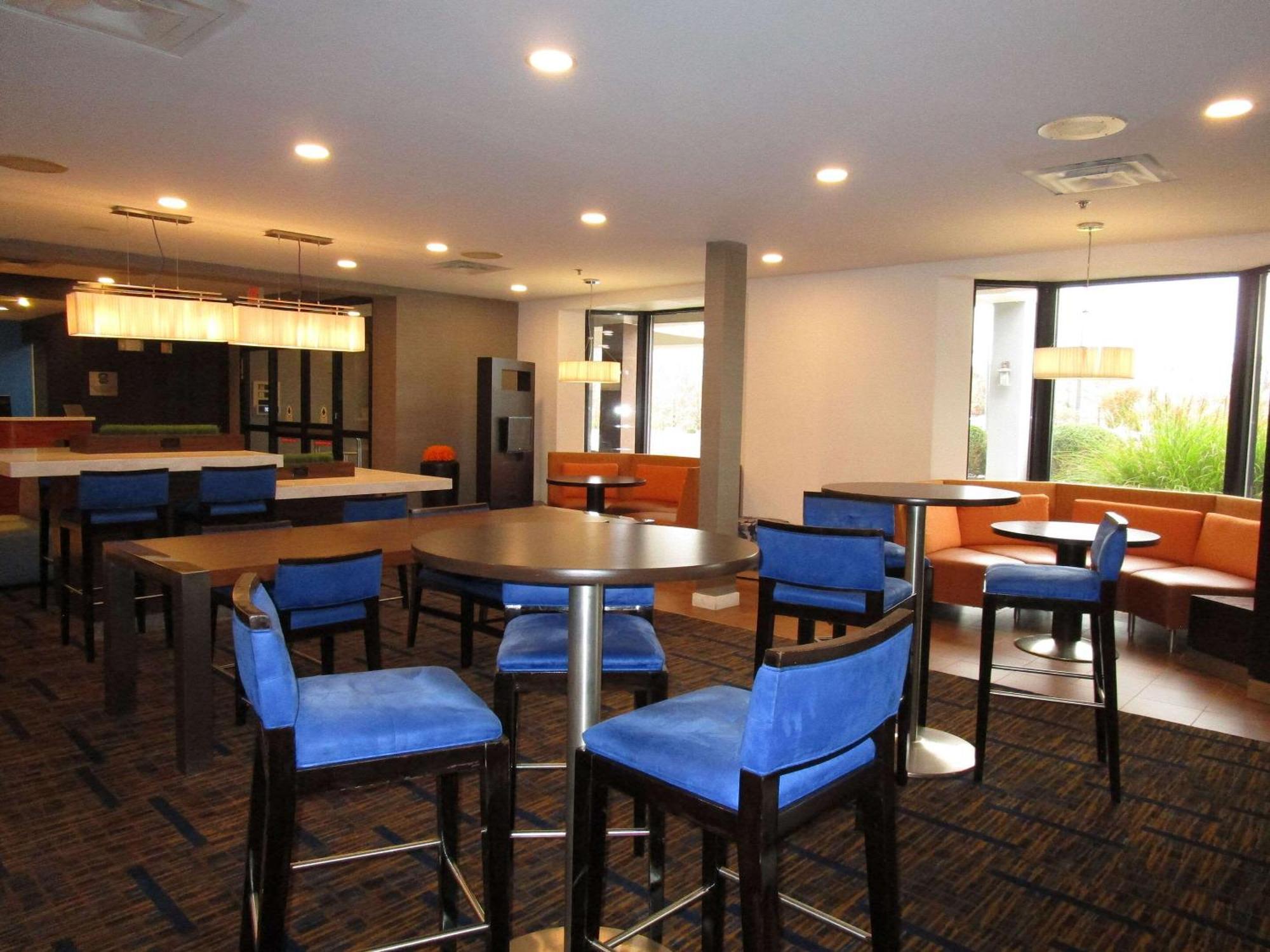 Country Inn & Suites By Radisson, Columbus-Edinburgh Экстерьер фото