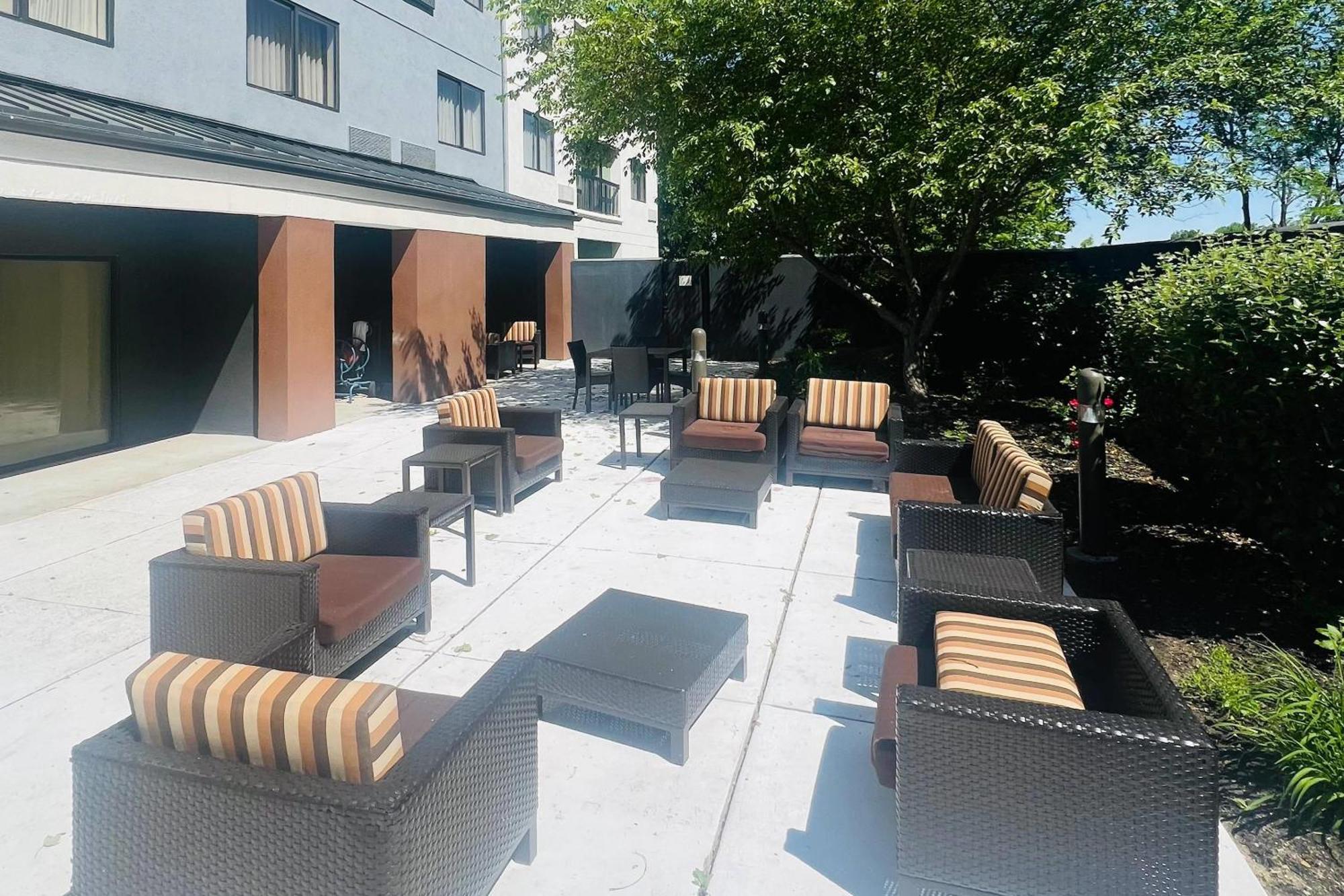 Country Inn & Suites By Radisson, Columbus-Edinburgh Экстерьер фото
